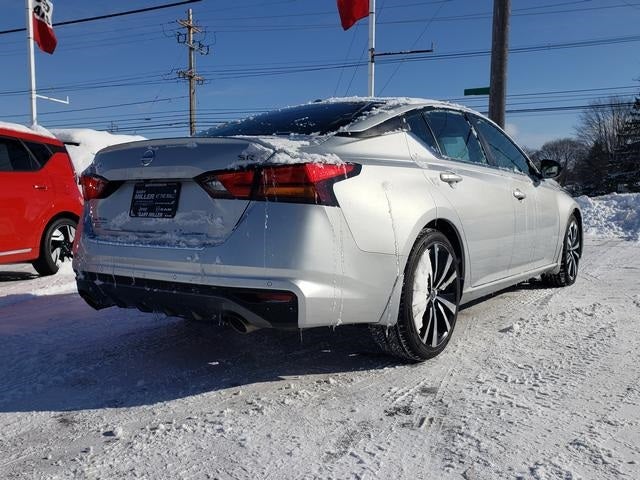 2022 Nissan Altima SR FWD