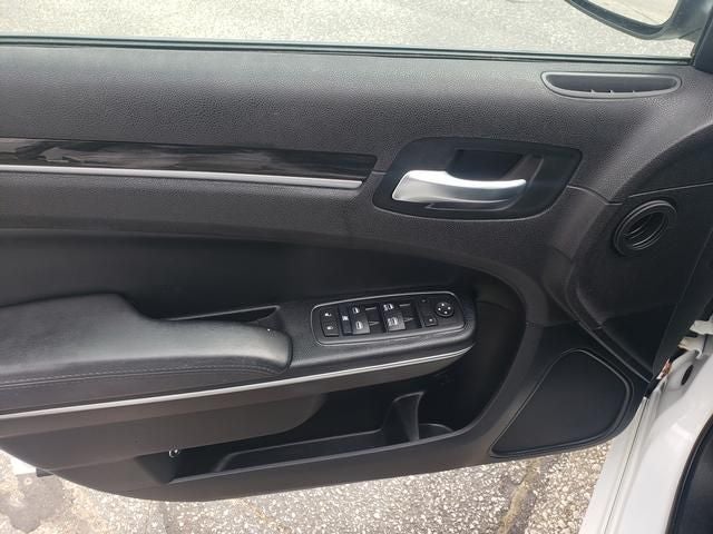 2016 Chrysler 300 Limited