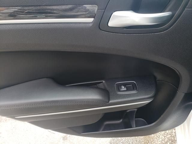 2016 Chrysler 300 Limited