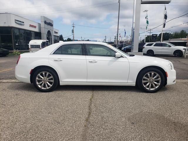 2016 Chrysler 300 Limited