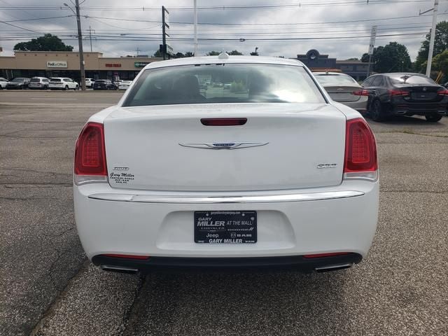 2016 Chrysler 300 Limited