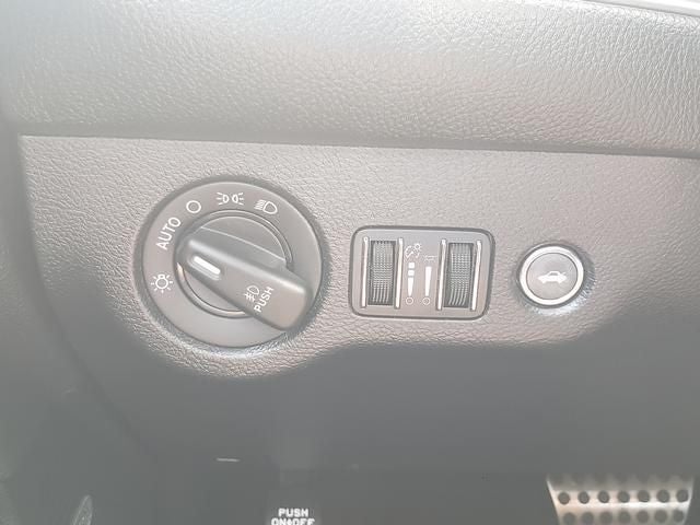 2015 Dodge Challenger SXT Plus