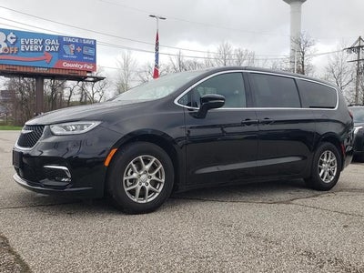 2025 Chrysler Pacifica Select