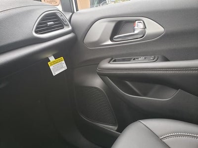 2027 Chrysler Pacifica PACIFICA SELECT