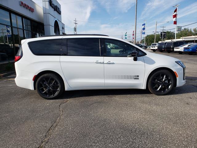 2027 Chrysler Pacifica PACIFICA SELECT