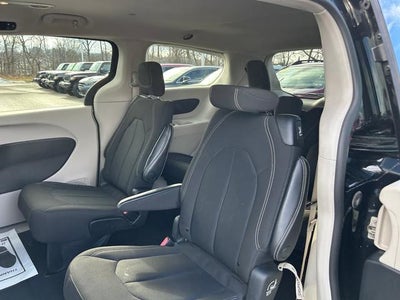 2022 Chrysler Voyager LX