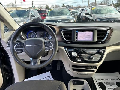 2022 Chrysler Voyager LX