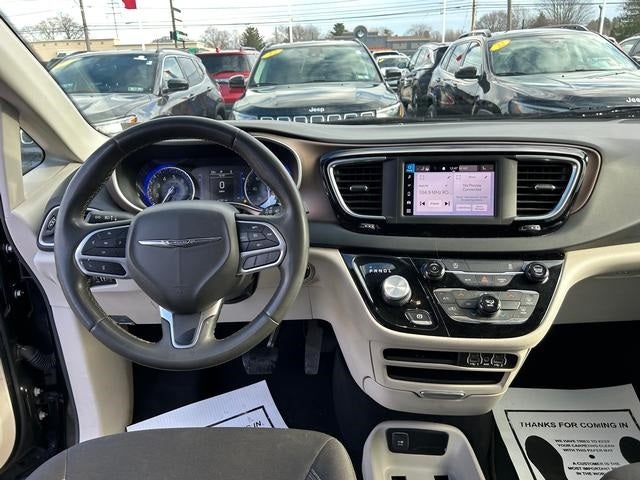 2022 Chrysler Voyager LX