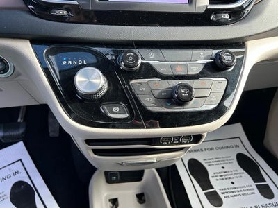 2022 Chrysler Voyager LX