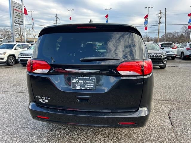 2022 Chrysler Voyager LX