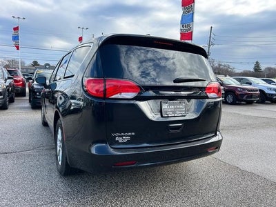 2022 Chrysler Voyager LX