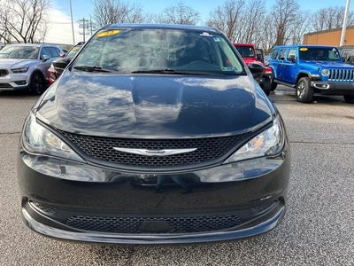 2022 Chrysler Voyager LX