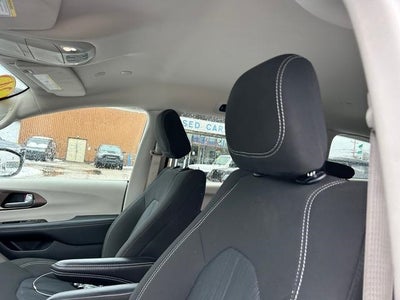 2024 Chrysler Voyager LX