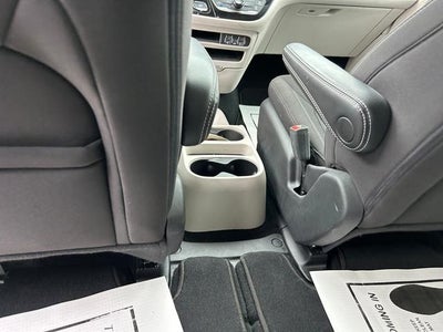 2024 Chrysler Voyager LX