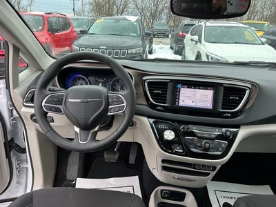 2024 Chrysler Voyager LX