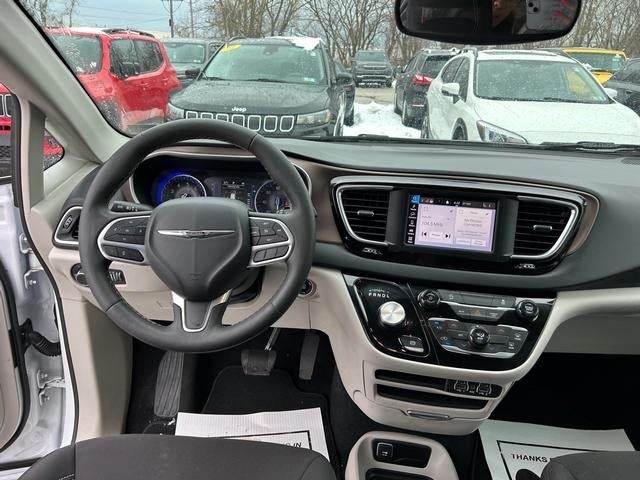 2024 Chrysler Voyager LX