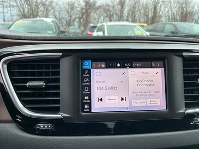 2024 Chrysler Voyager LX