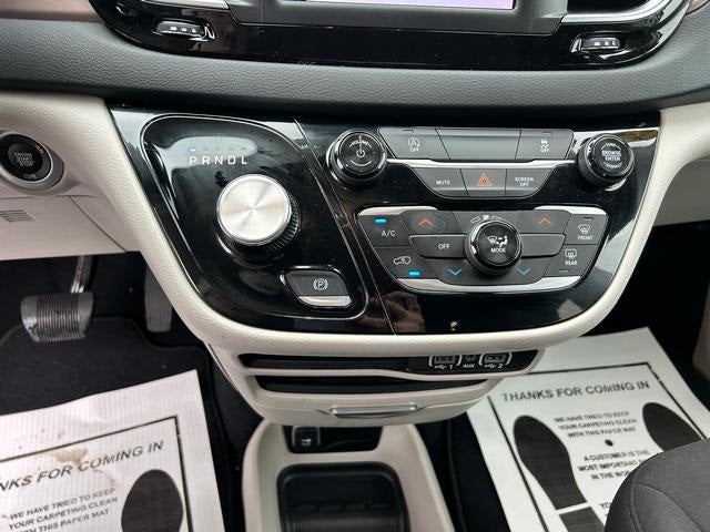 2024 Chrysler Voyager LX