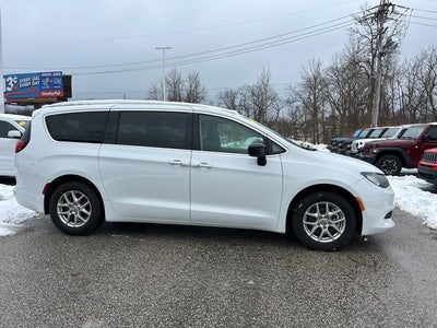 2024 Chrysler Voyager LX