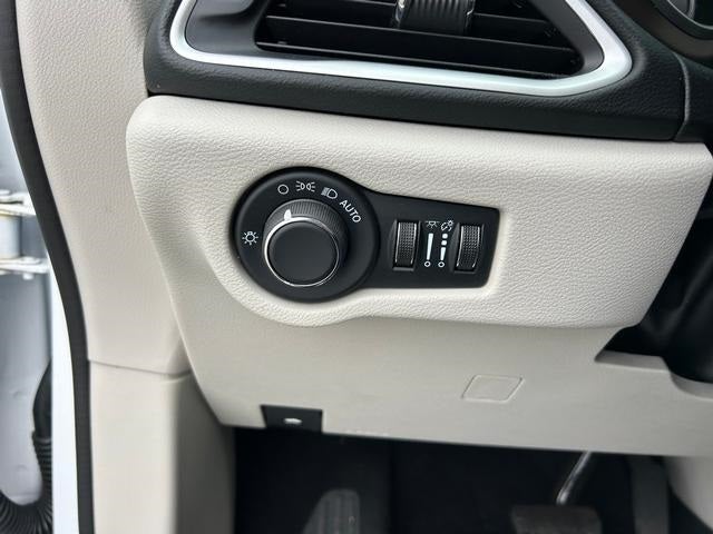 2024 Chrysler Voyager LX