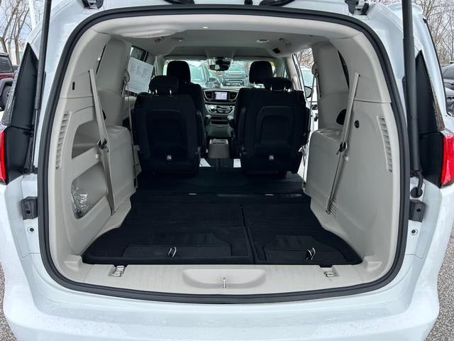 2024 Chrysler Voyager LX