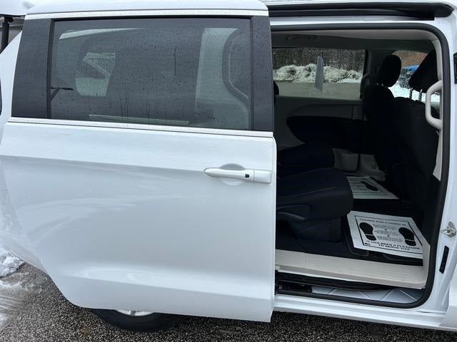 2024 Chrysler Voyager LX