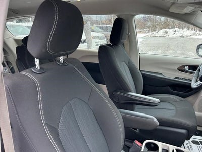 2024 Chrysler Voyager LX