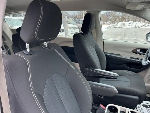 2024 Chrysler Voyager LX