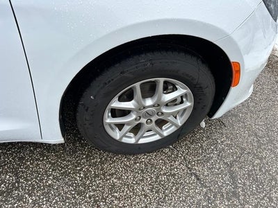 2024 Chrysler Voyager LX