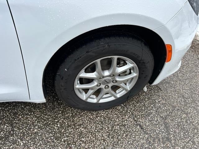 2024 Chrysler Voyager LX