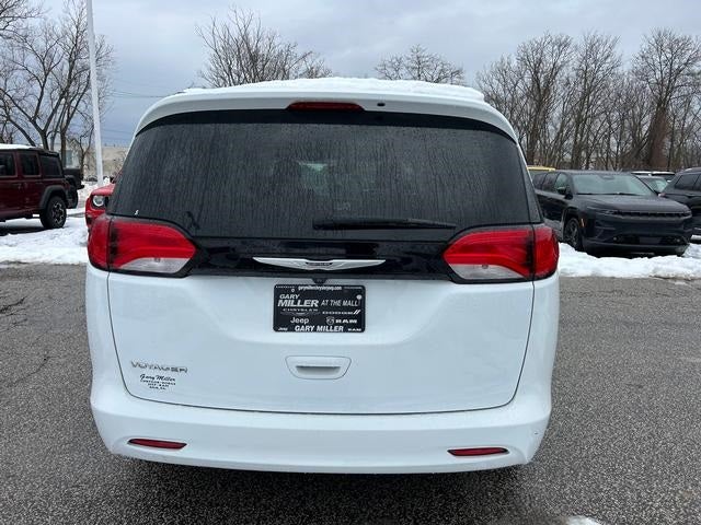 2024 Chrysler Voyager LX