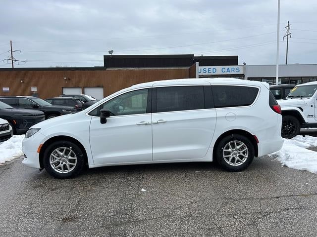 2024 Chrysler Voyager LX