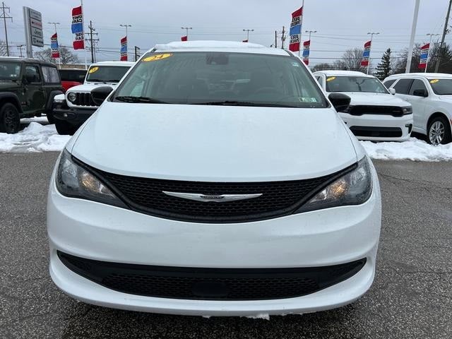 2024 Chrysler Voyager LX