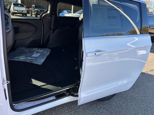 2026 Chrysler Voyager VOYAGER LX