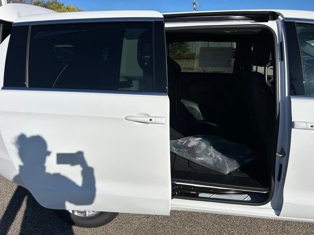 2026 Chrysler Voyager VOYAGER LX