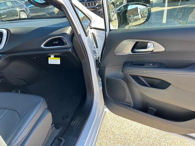 2026 Chrysler Voyager VOYAGER LX