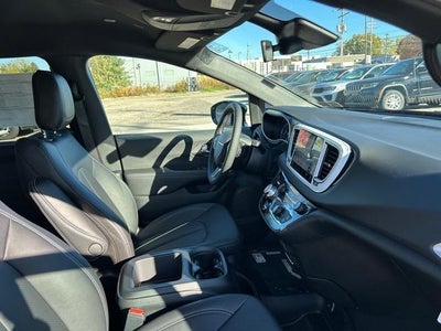 2026 Chrysler Voyager VOYAGER LX