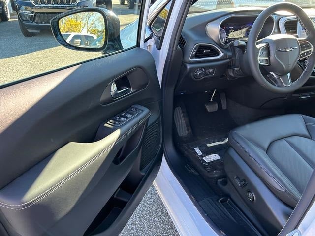 2026 Chrysler Voyager VOYAGER LX