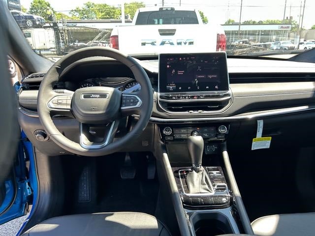 2025 Jeep Compass COMPASS LIMITED 4X4