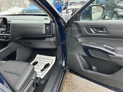 2025 Nissan Pathfinder SV 4WD