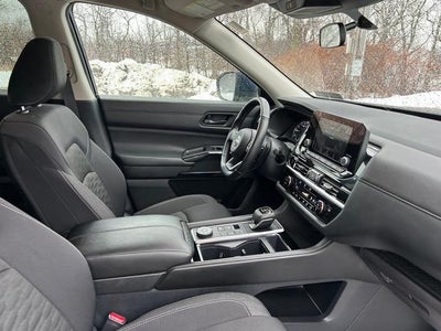 2025 Nissan Pathfinder SV 4WD