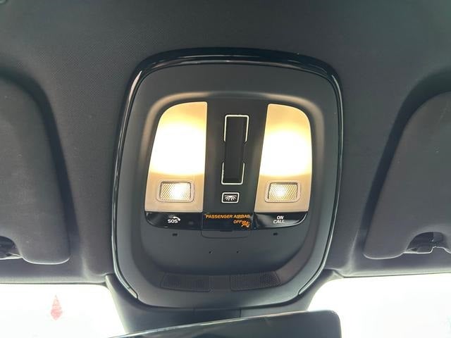 2022 Volvo XC60 Recharge Plug-In Hybrid T8 R-Design Extended Range