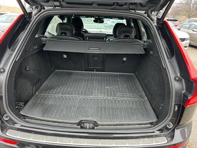 2022 Volvo XC60 Recharge Plug-In Hybrid T8 R-Design Extended Range