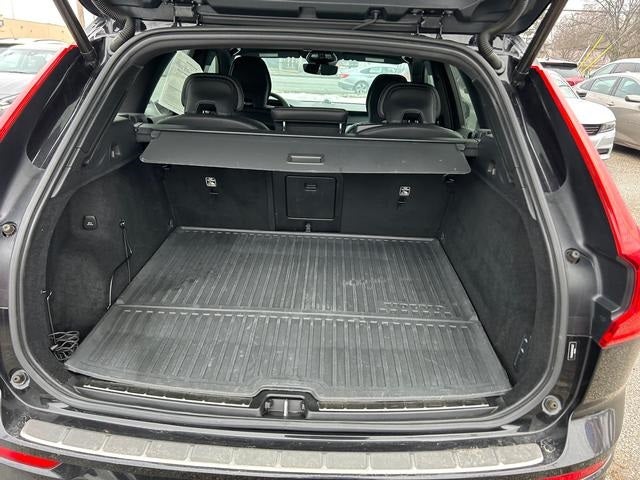 2022 Volvo XC60 Recharge Plug-In Hybrid T8 R-Design Extended Range