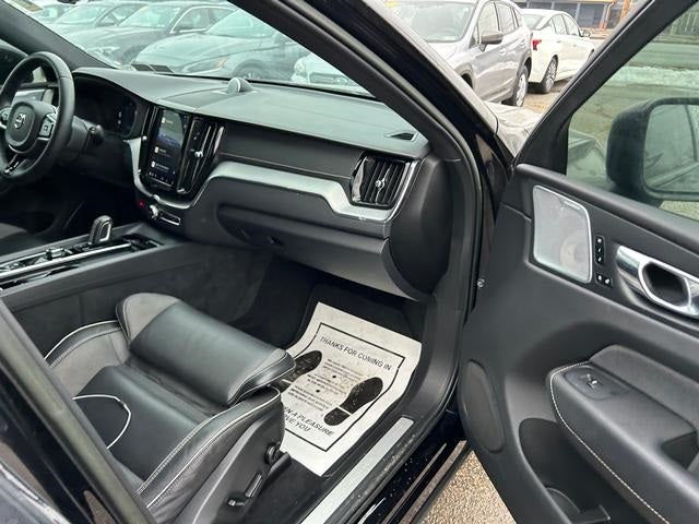 2022 Volvo XC60 Recharge Plug-In Hybrid T8 R-Design Extended Range