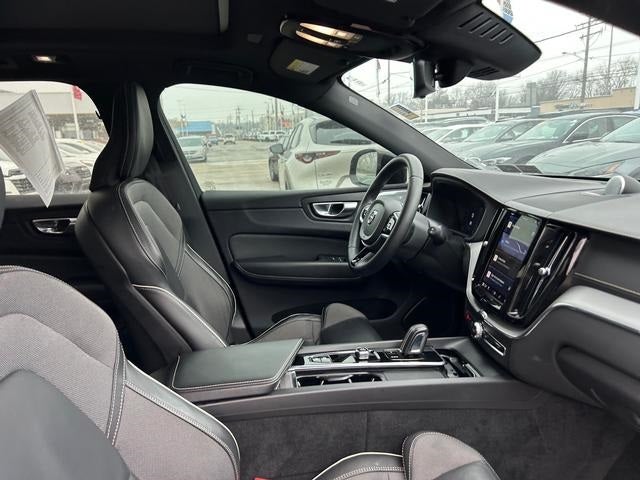 2022 Volvo XC60 Recharge Plug-In Hybrid T8 R-Design Extended Range