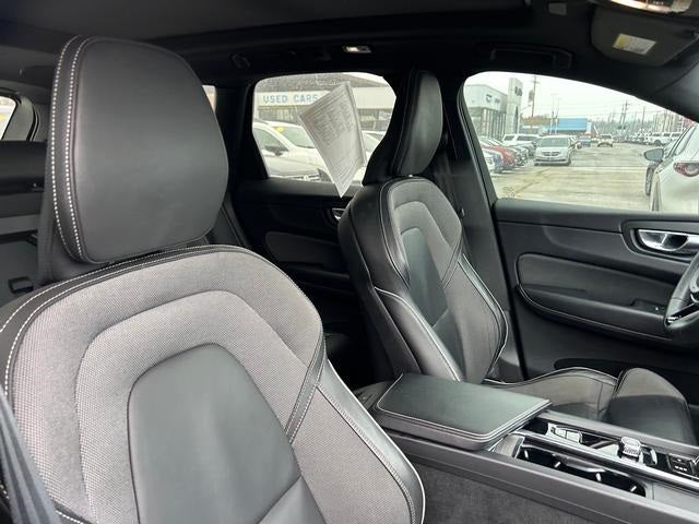 2022 Volvo XC60 Recharge Plug-In Hybrid T8 R-Design Extended Range