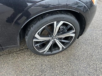 2022 Volvo XC60 Recharge Plug-In Hybrid T8 R-Design Extended Range